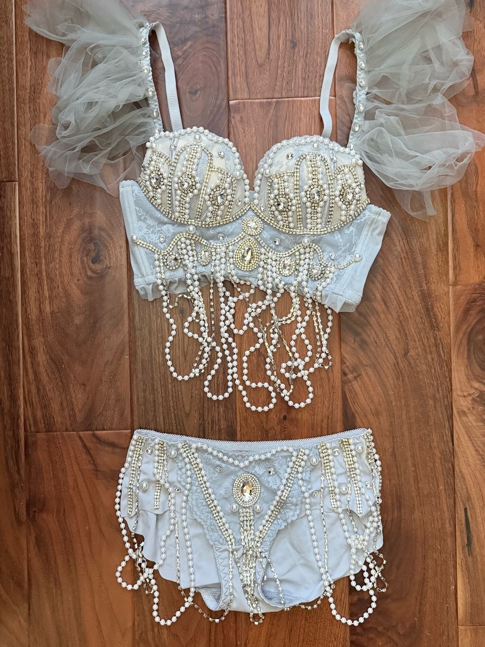 Festival Two-Piece Set Pearl Fringe Ruffle Sleeve Bustier Shorts S